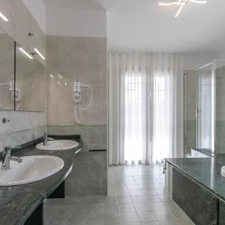Stunning In With Kitchen * Caserte
